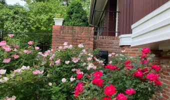 8901 CHARRED OAK Dr, Bethesda, MD 20817