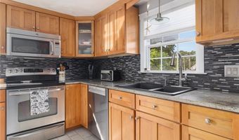 1 Adelaide Ave, Bristol, RI 02809