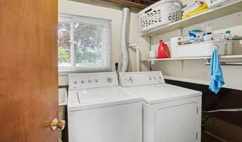 937 Riverview Dr, Alma, MI 48801