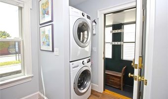 105 John St, Newport, RI 02840