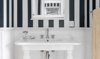 20 Lincoln St, Jamestown, RI 02835