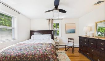 65 Bayberry Ln, East Greenwich, RI 02818