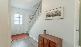 32 Whitcomb Cir, Madison, WI 53711