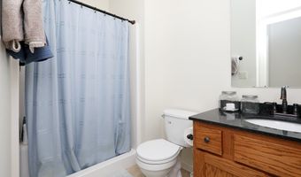 422 Stonegate Ct SW, Altoona, IA 50009