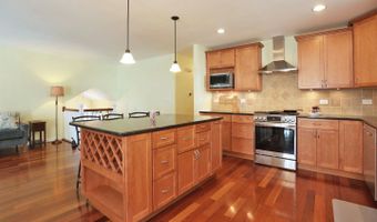 910 S Vista Dr, Algonquin, IL 60102