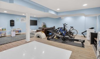 5703 CROMWELL Dr, Bethesda, MD 20816