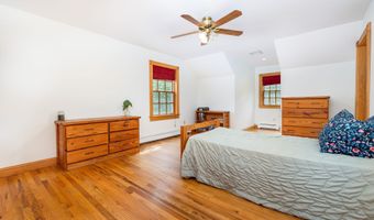 40 Old Bridge Rd, Brookfield, CT 06804