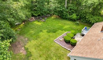 21 Quarry Rd, Branford, CT 06405