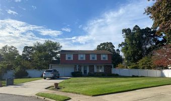 31 Melody Ln, Amityville, NY 11701
