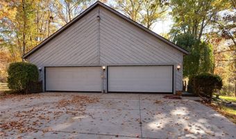 200 GREENTREE Cir, Aurora, OH 44202
