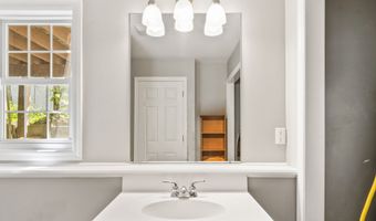 24 Ken Oaks Dr, Danbury, CT 06810