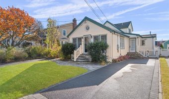 38 Bayside Pl, Amityville, NY 11701