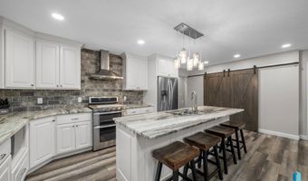 316 S Country Club Ave, Brandon, SD 57005