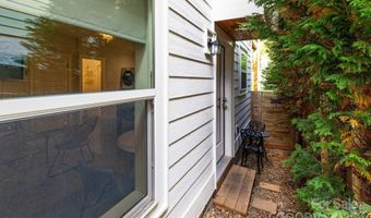 27 Ruslan Dr, Asheville, NC 28806