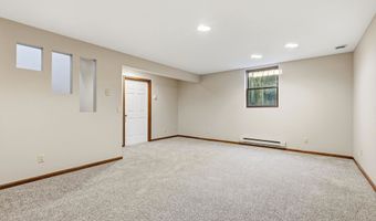 2205 Trenton Rd, Asbury, IA 52002