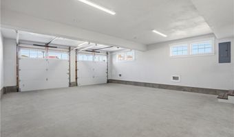 2 Sedge Ct, Narragansett, RI 02882