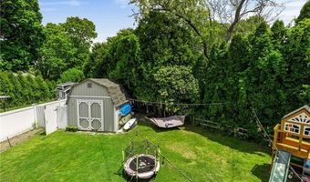 60 Brooklyn Rd, Narragansett, RI 02882