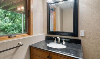 2006 11th Ave NE, Austin, MN 55912