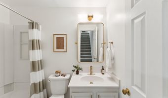 6316 CHIMNEY WOOD Ct, Alexandria, VA 22306