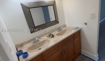 3301 N Country Club Dr 407, Aventura, FL 33180