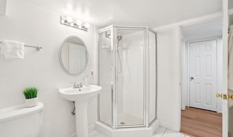 2824 S ABINGDON St A2, Arlington, VA 22206