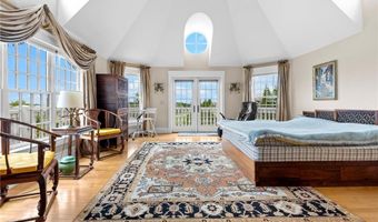 99 N Cliff Dr, Narragansett, RI 02882