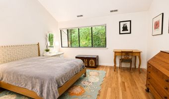 40 Huntington Ct 40, Bethel, CT 06801