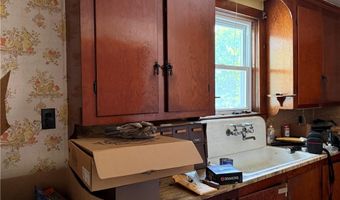 14 Park St, Central Falls, RI 02863