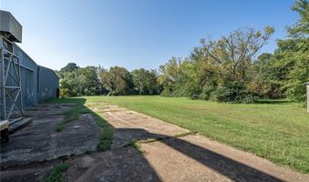 909 C St, Barling, AR 72923