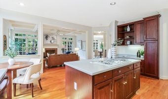 4831 26TH St N, Arlington, VA 22207