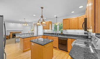 100 Pondview Ln, Bristol, CT 06010