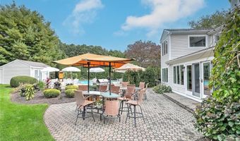 3 Spinnaker Dr, Barrington, RI 02806