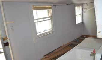 135 E Pine St, Albion, IL 62806