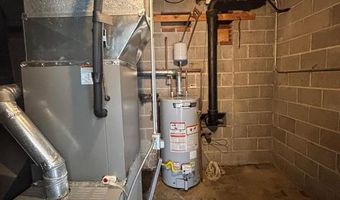 735 Park Dr, Alton, IL 62002