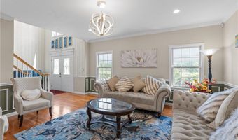 38 Steeple Ln, Lincoln, RI 02865
