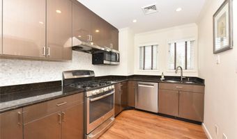 142 I U Willets Rd, Albertson, NY 11507