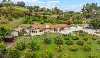 735 Del Valle Dr, Fallbrook, CA 92028