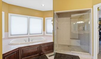 15586 Cedar Ln, Basehor, KS 66007