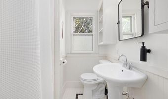 14 Greenough Pl B, Newport, RI 02840