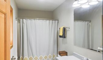 1008 Jade Ct, Aberdeen, SD 57401