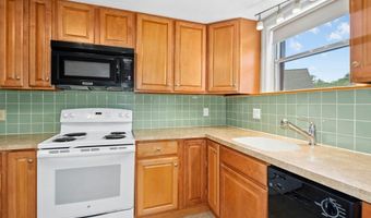 1 Town House Ln 6, Acton, MA 01720
