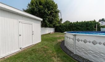 14 Wenscott Ln, North Providence, RI 02904