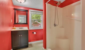28 Arlington Rd, Coventry, CT 06238