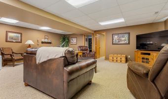 38397 Richmond Heights Dr, Aberdeen, SD 57401