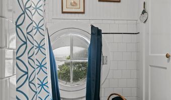 718 Bellevue Ave 5, Newport, RI 02840