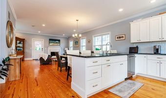 19 Eustis Ave, Newport, RI 02840