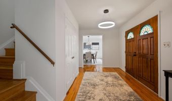 11124 HUNT CLUB Dr, Potomac, MD 20854
