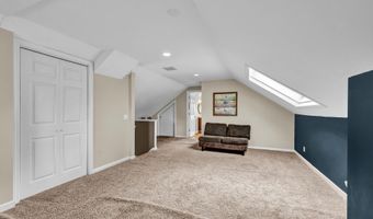 8 Lakeview Rd, Brookfield, CT 06804