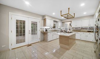 320 Brampton Ln, Arlington Heights, IL 60004