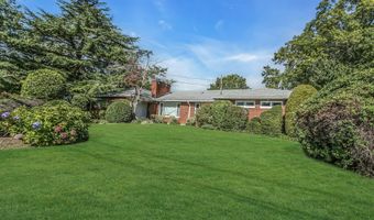 260 Oakridge Ln, Albertson, NY 11507